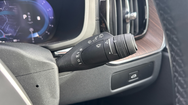 Volvo XC60 2.0 B5P Ultimate Dark 5dr AWD Geartronic Petrol Estate